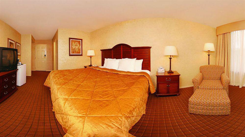 Quality Inn Pittsburgh Airport Oakdale Exterior foto